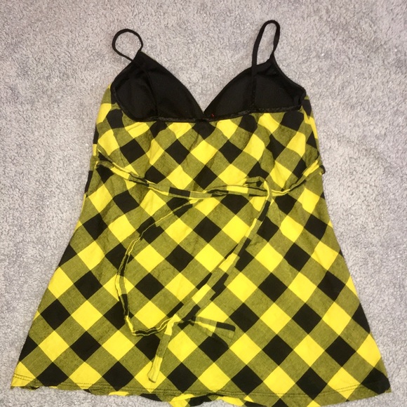 Black & yellow checkered tank size medium - Picture 2 of 3